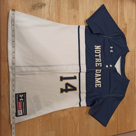 Under armour women's Short sleeve bottom down shirt. Size medium - Picture 10 of 11